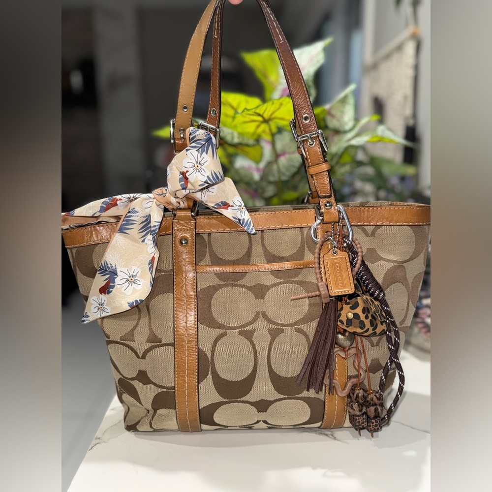 Coach Signature Tote Zipped Top Purse + Accessories